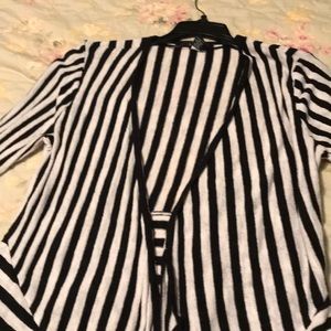 Cardigan blazer/sweater. Alfani. Black/white